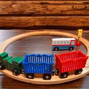 Melissa & Doug Circus Train Set: Engine, 2 cars, 8 curved track pcs., bus, light